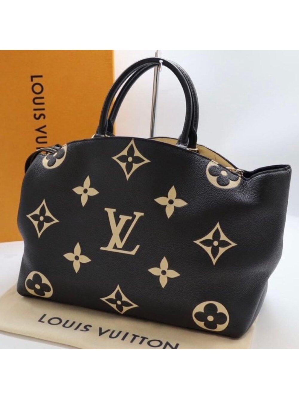 ★SOLD★ Louis Vuitton Grand Palais MM Shoulder Handbag Empreinte - Picture 2 of 12